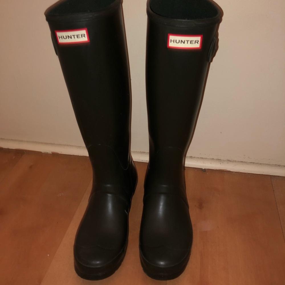 Women’s tall hunter boots in dark olive size 8